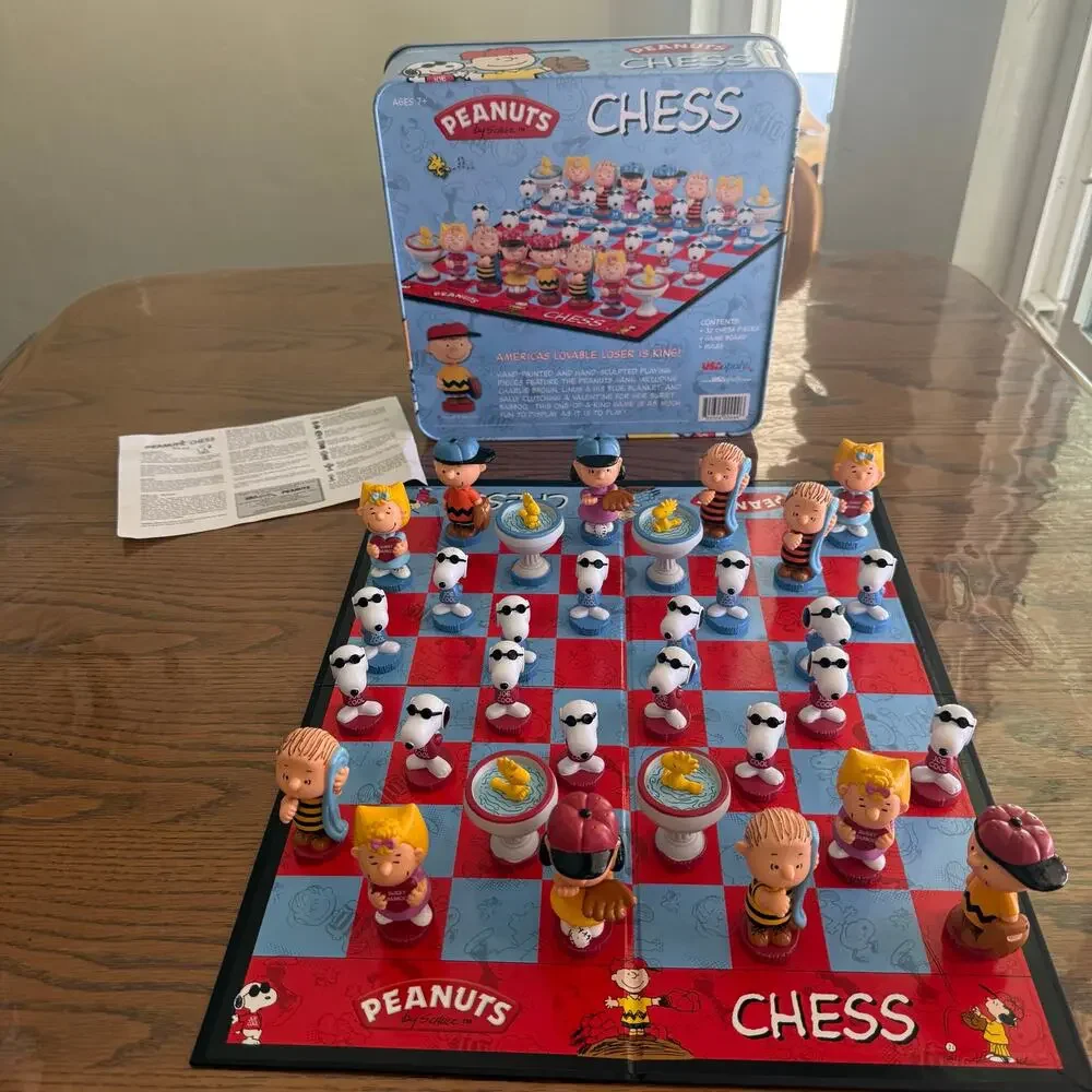 Peanuts Gang Chess Set Charlie Brown blue Tin Edition 32 Pieces Complete